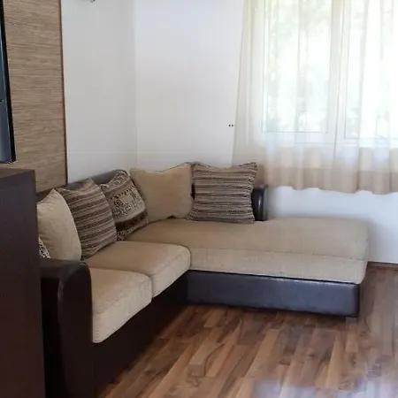 Hill Apartment *